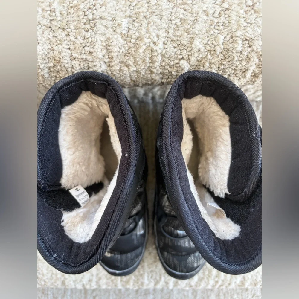 Hobibear boys kids winter snow boots. Size 2.